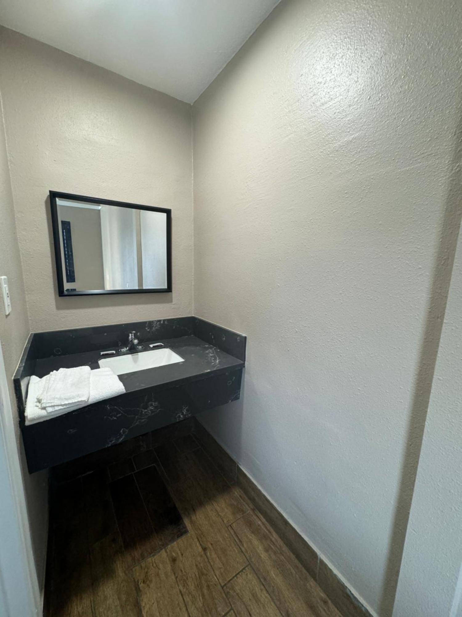 Monterey Motel Long Beach Room photo