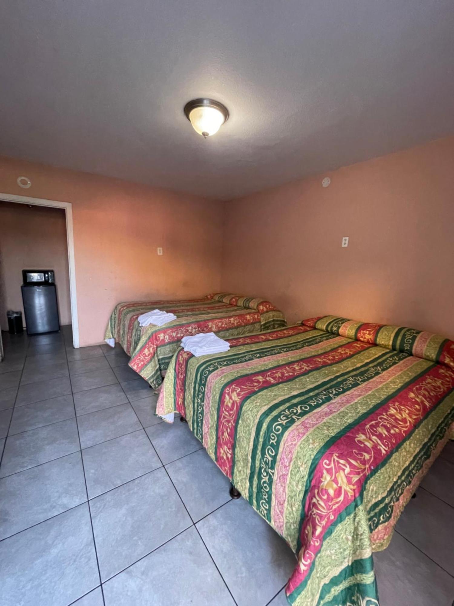 Monterey Motel Long Beach Room photo